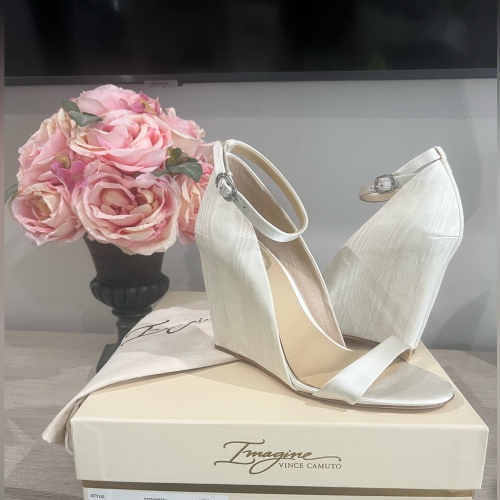 Imagine by Vince Camuto~ New In Box~ Lessli Wedge Sandal